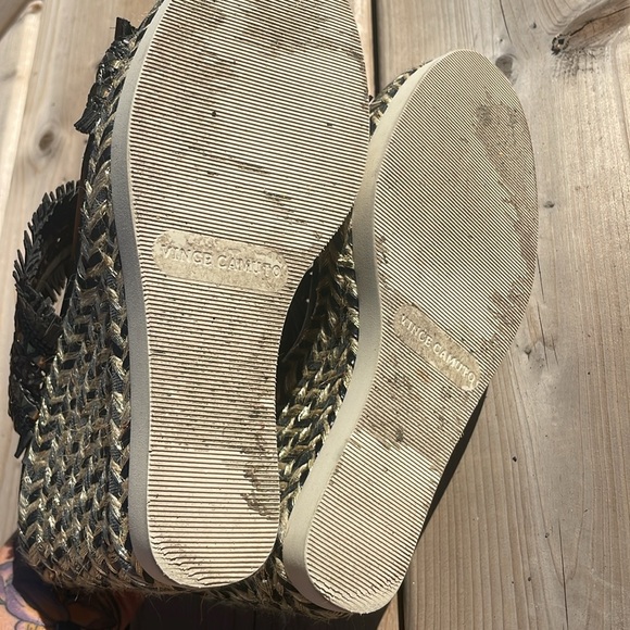 Like new gold and black Vince Camuto espadrilles - Picture 5 of 8